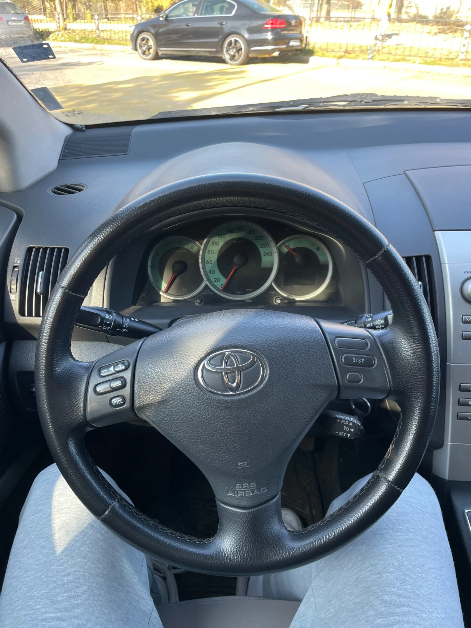 Toyota Corolla verso 2.2 - изображение 6