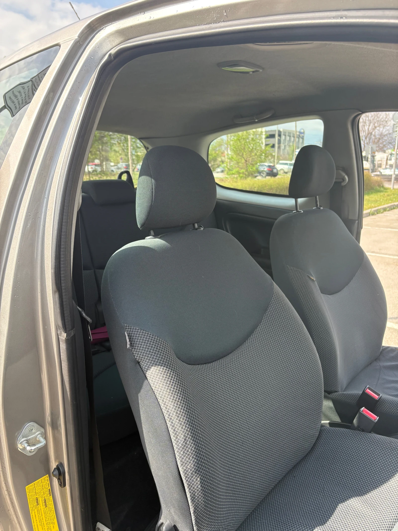 Toyota Yaris 1.4 DFD - изображение 8