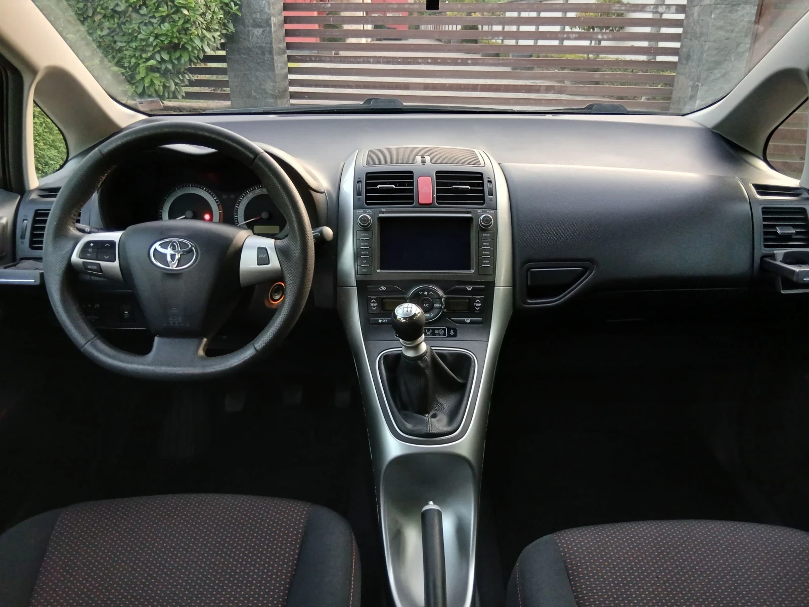 Toyota Auris 1.6 Club facelift - изображение 8