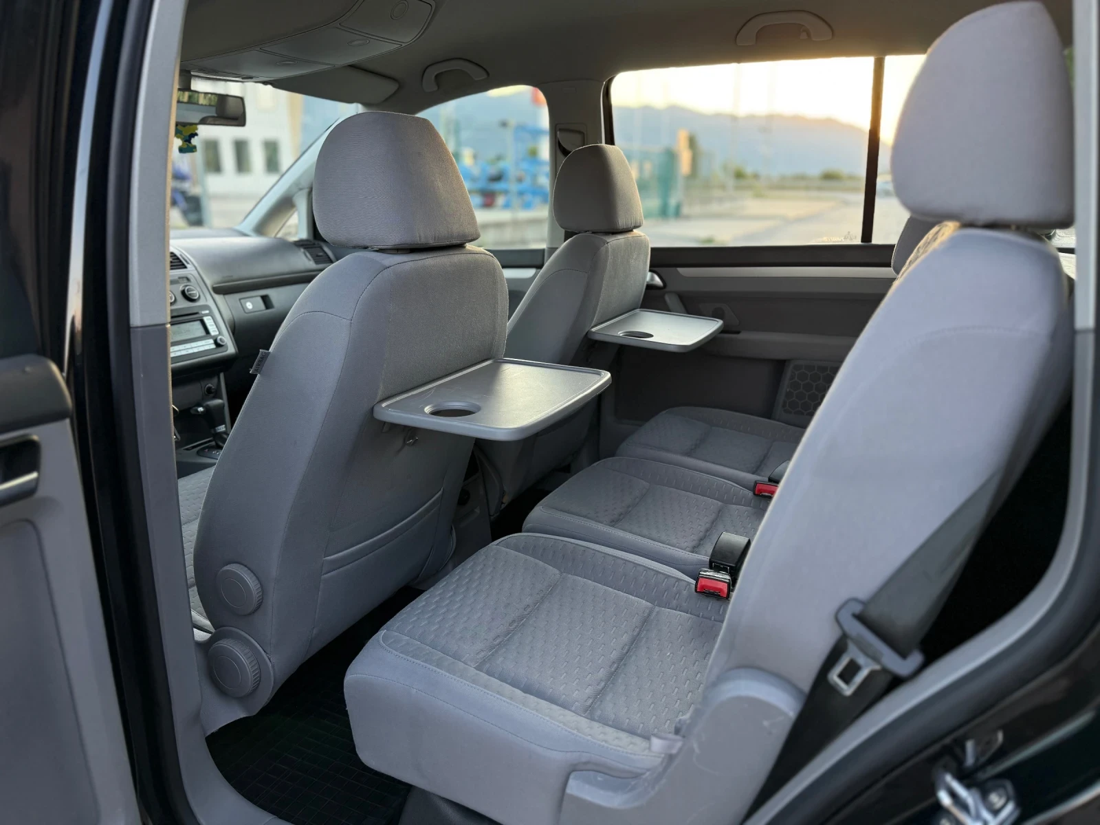 VW Touran 2.0TDi~140hp~DSG | Mobile.bg   16