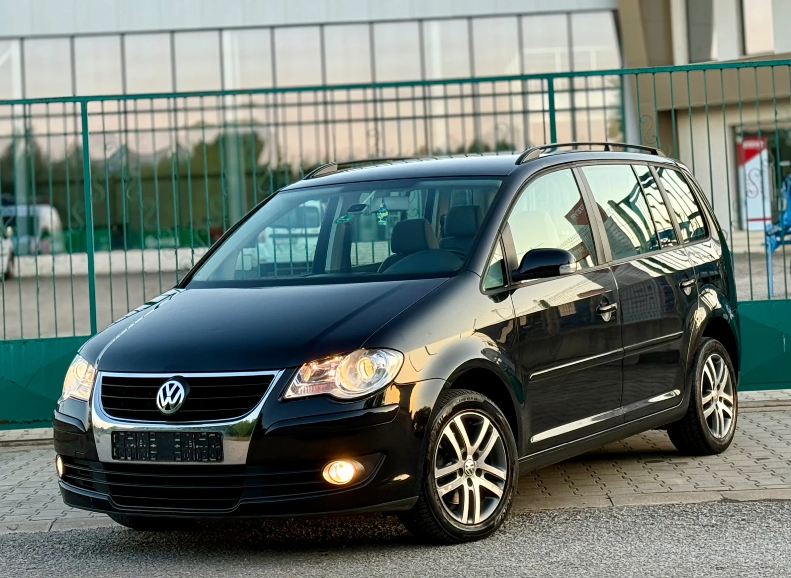 VW Touran 2.0TDi~140hp~DSG | Mobile.bg   1