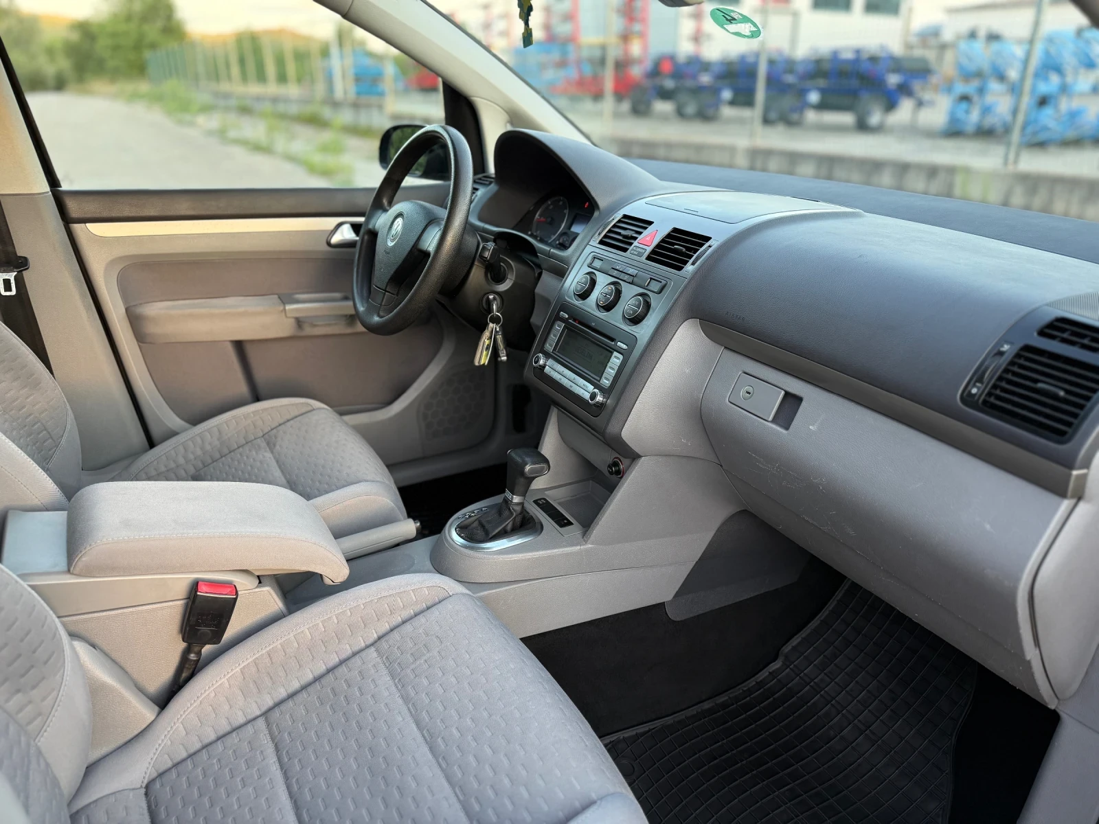 VW Touran 2.0TDi~140hp~DSG | Mobile.bg   14