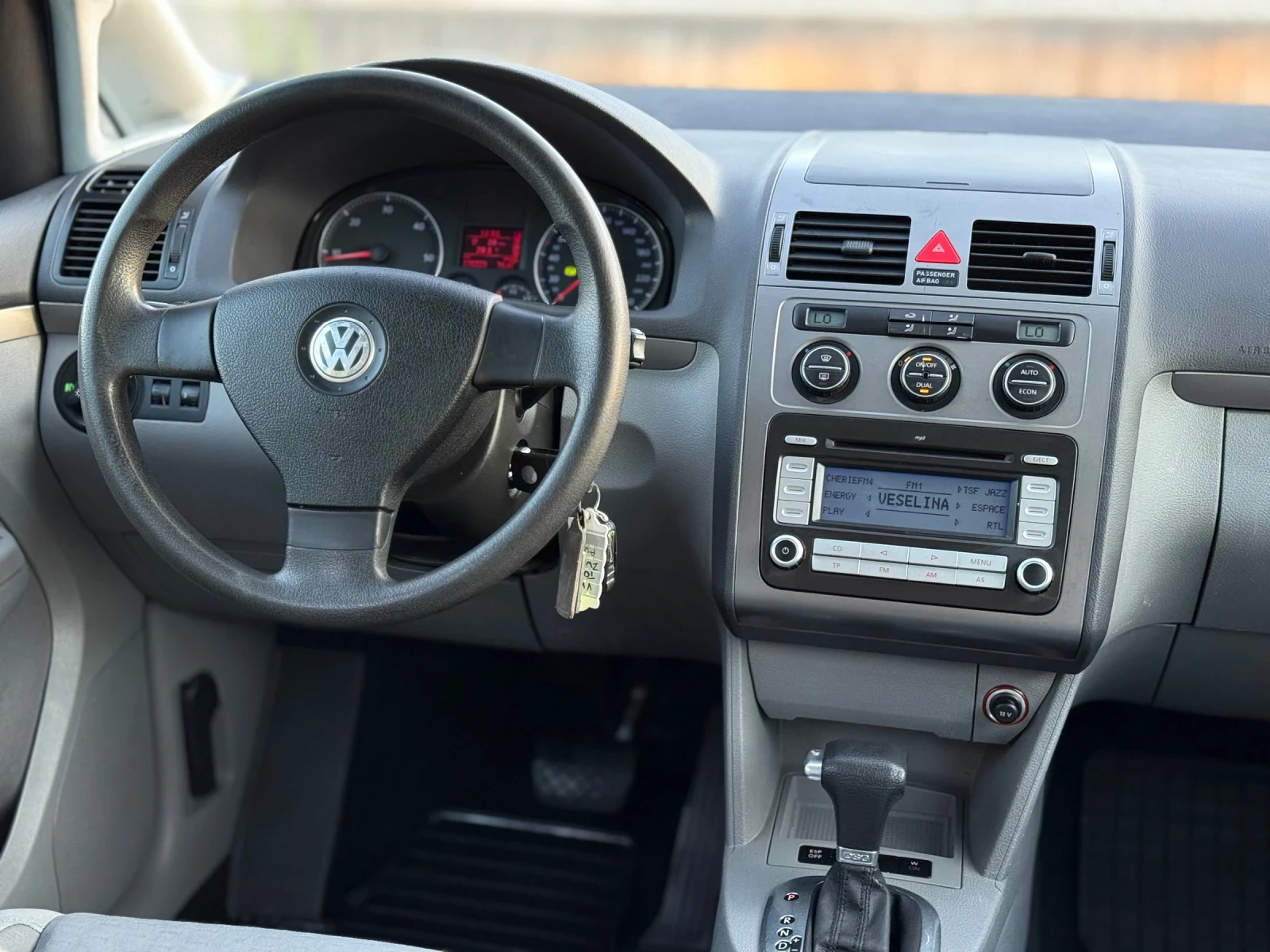 VW Touran 2.0TDi~140hp~DSG | Mobile.bg   11