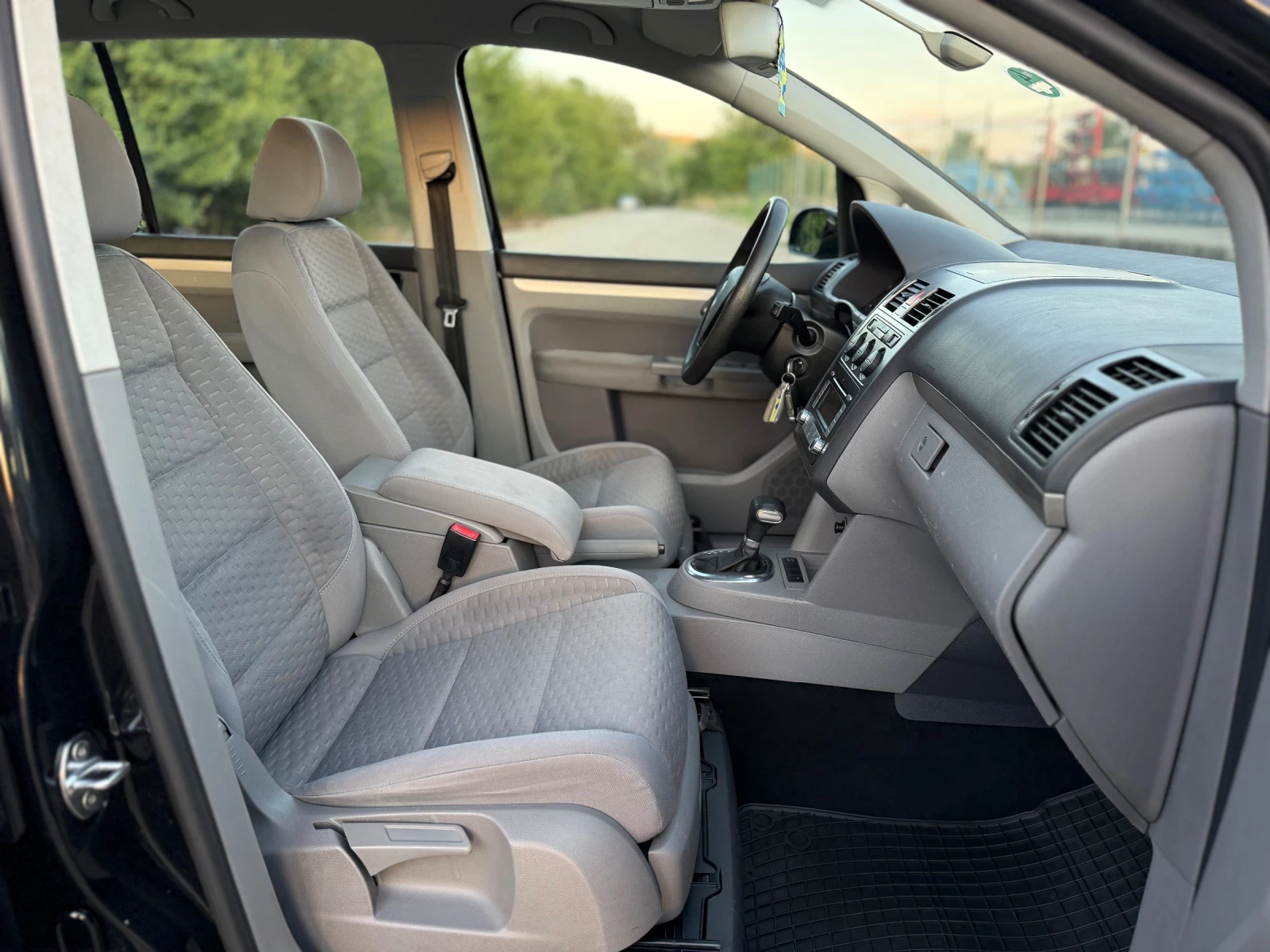 VW Touran 2.0TDi~140hp~DSG | Mobile.bg   15