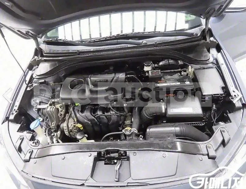 Hyundai Elantra  - изображение 7