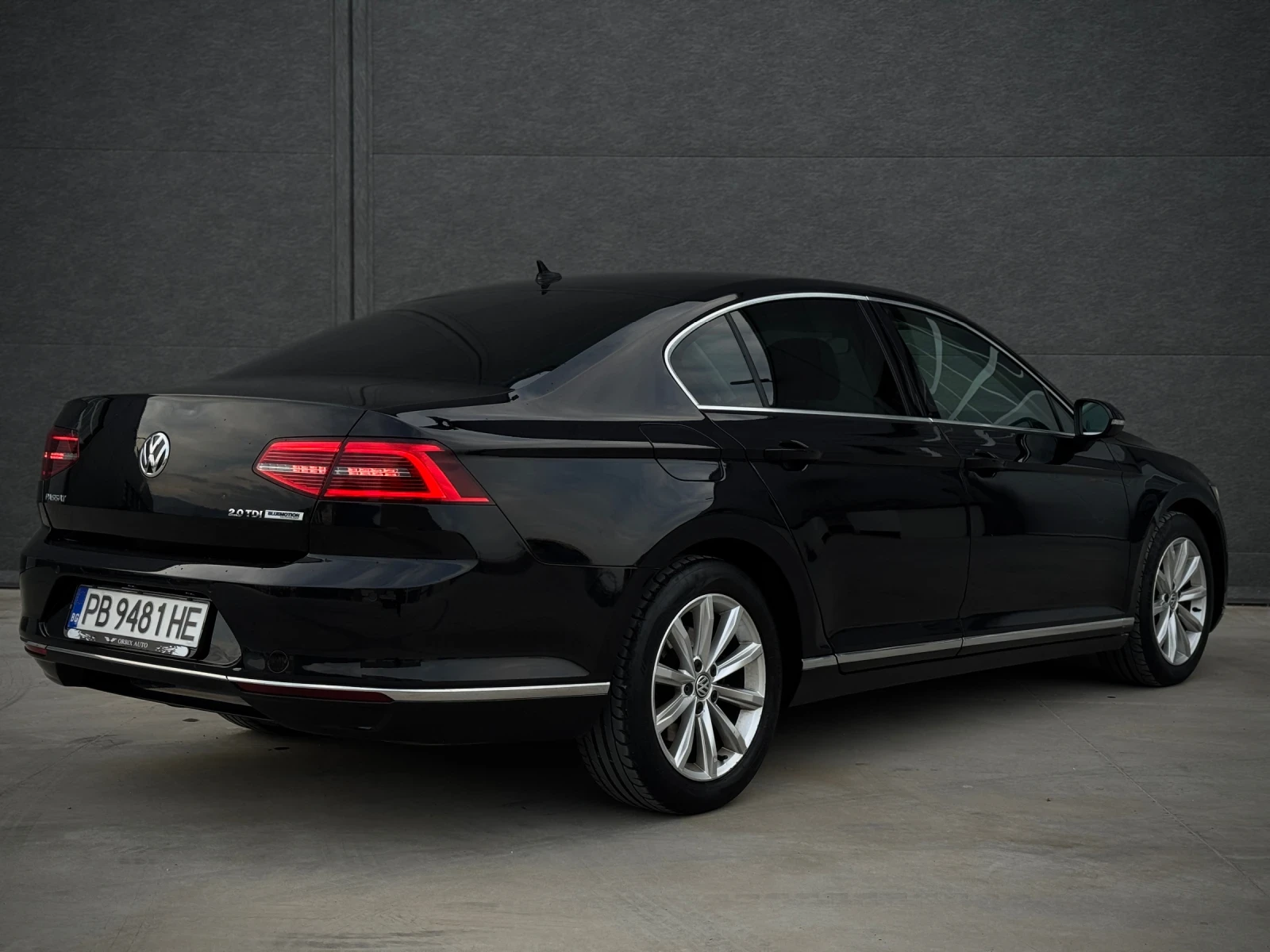 VW Passat 2.0TDI HIGHLINE / ВЪРНАТ ОТ ЛИЗИНГ, снимка 3 - Автомобили и джипове - 52411586