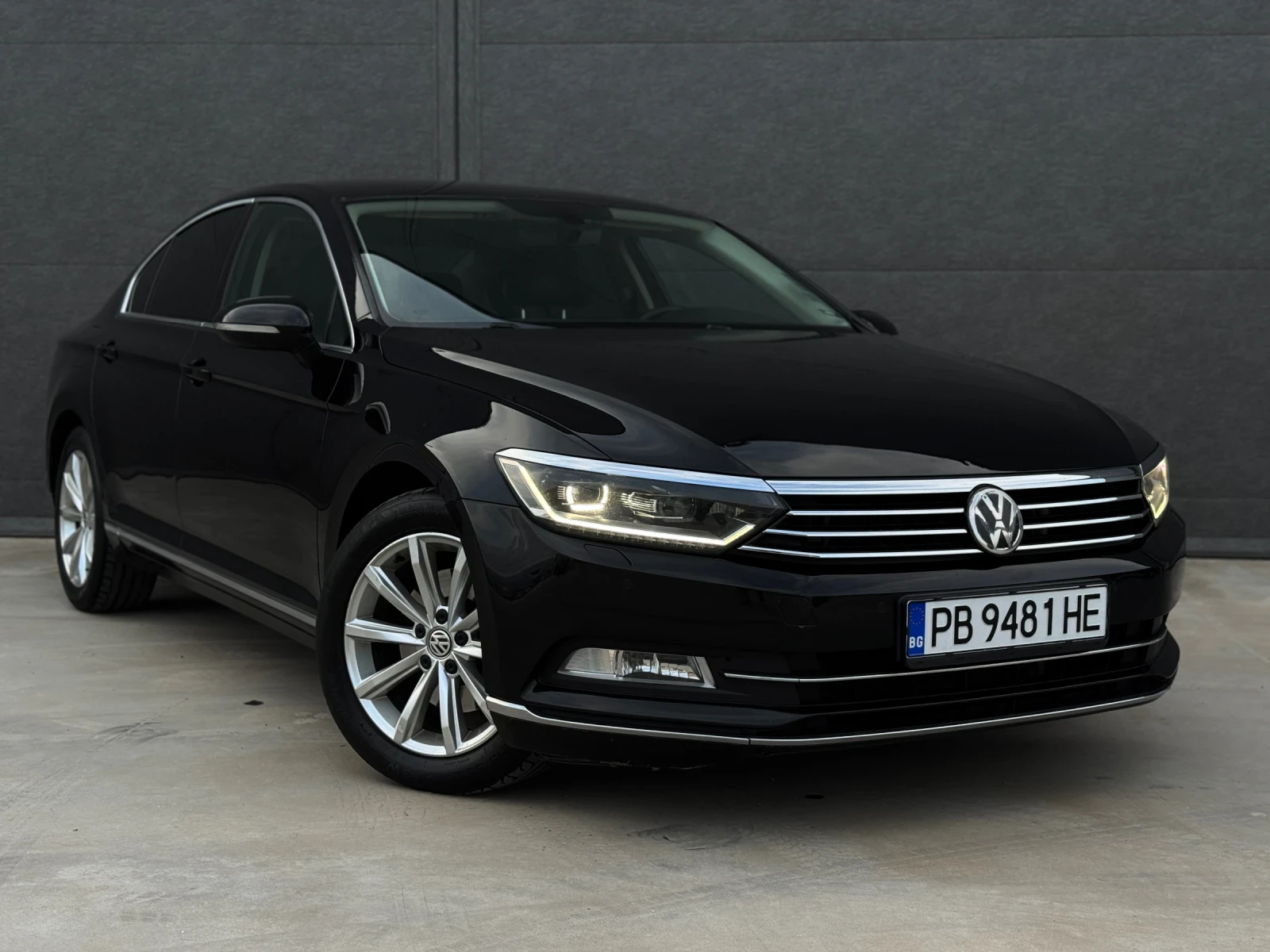VW Passat 2.0TDI HIGHLINE / ВЪРНАТ ОТ ЛИЗИНГ, снимка 2 - Автомобили и джипове - 52411586