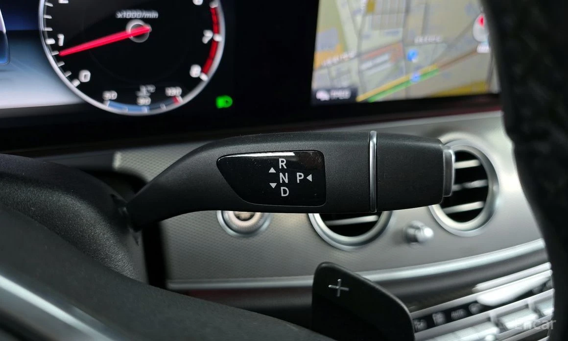 Mercedes-Benz E 300, снимка 9 - Автомобили и джипове - 54072344