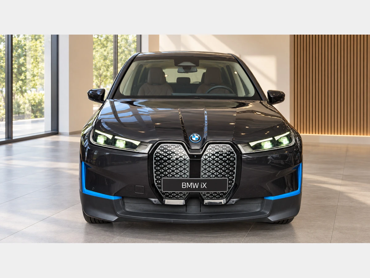 BMW iX 40 Sport | 360  | Comfort Access | 4-Zone Climate