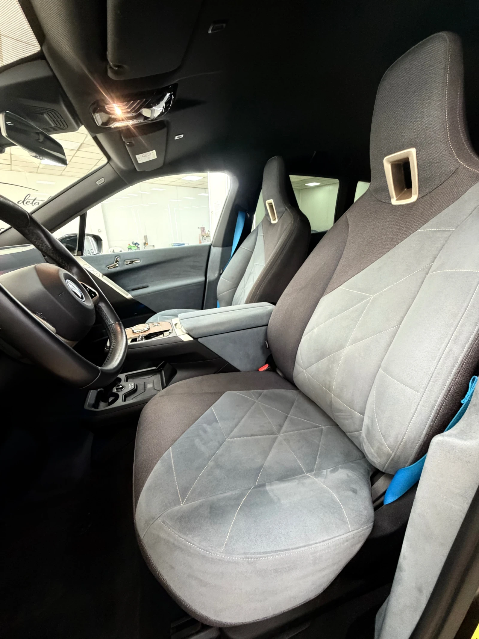 BMW iX 40/98%SOH/Sport/xDrive/360/Alcantara/Масаж/, снимка 7 - Автомобили и джипове - 55976628