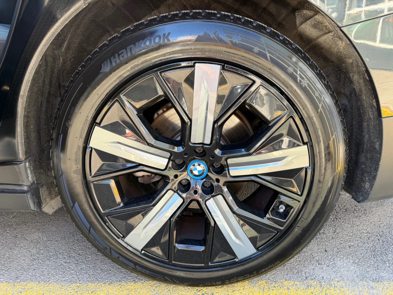 BMW iX 40/98%SOH/Sport/xDrive/360/Alcantara/Масаж/, снимка 17 - Автомобили и джипове - 55976628