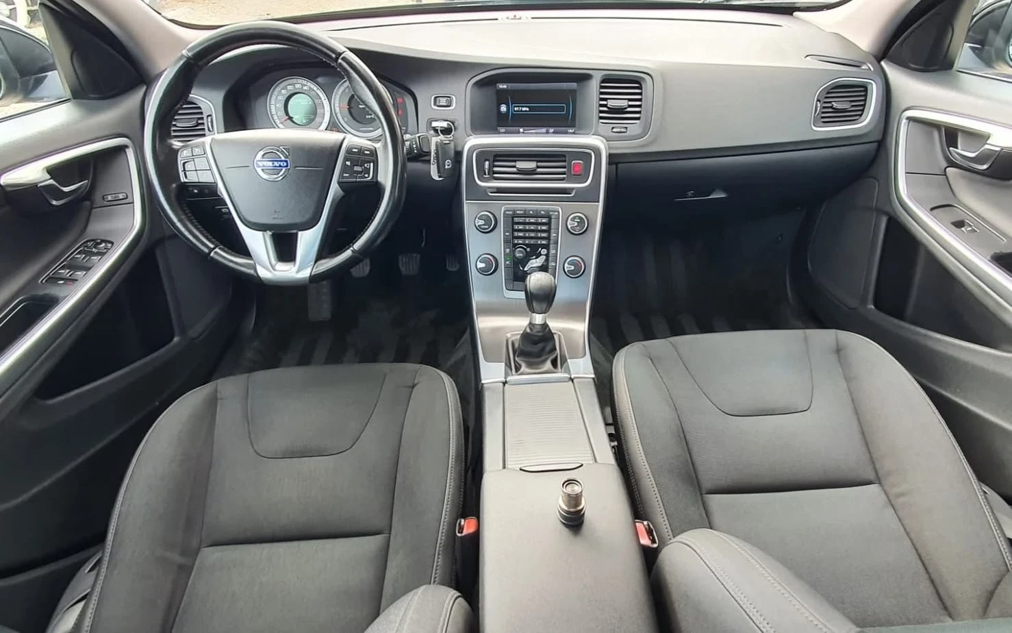 Volvo S60 1.6d DRIVe SUMMUM, снимка 9 - Автомобили и джипове - 54392430