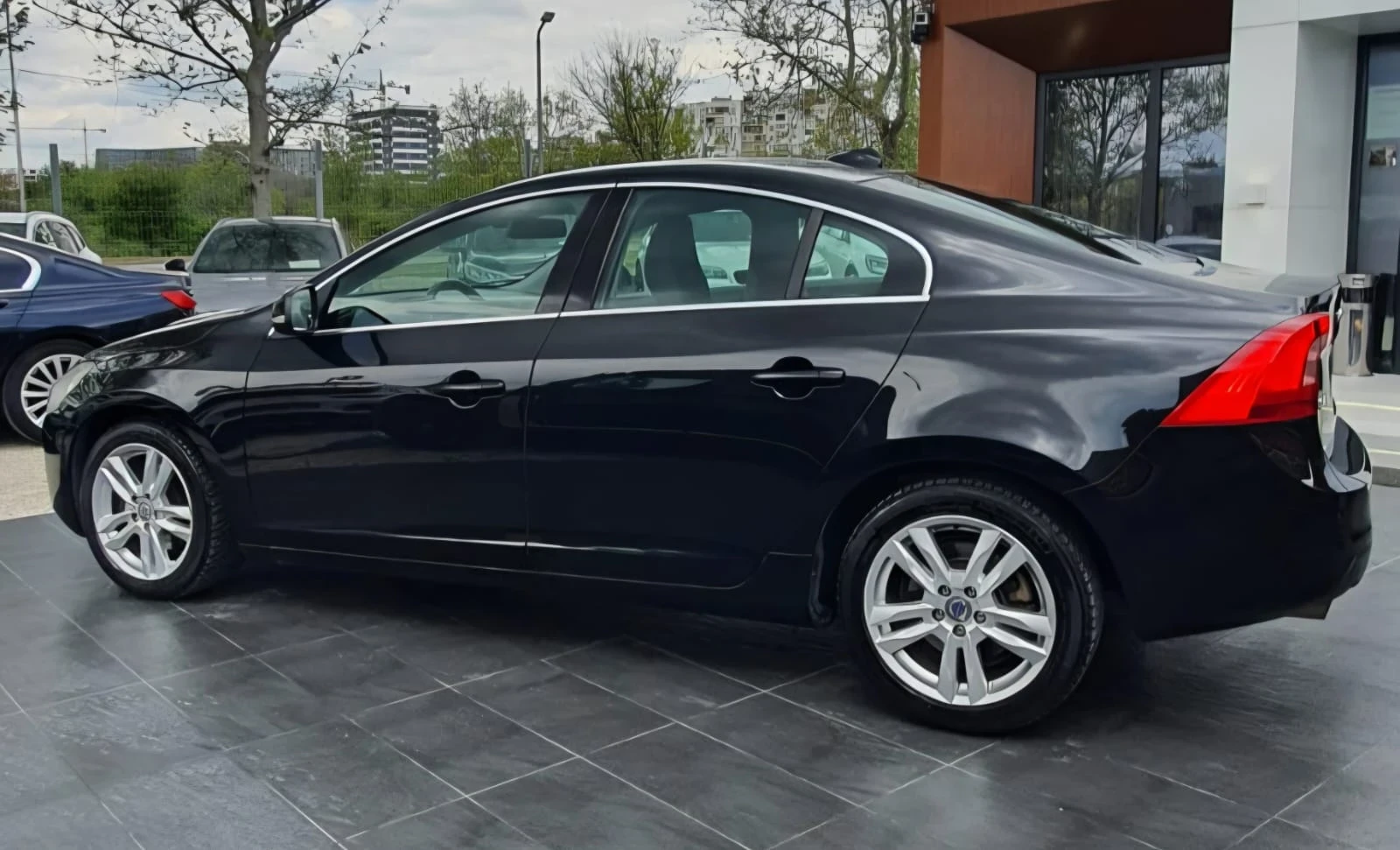 Volvo S60 1.6d DRIVe SUMMUM, снимка 3 - Автомобили и джипове - 54392430
