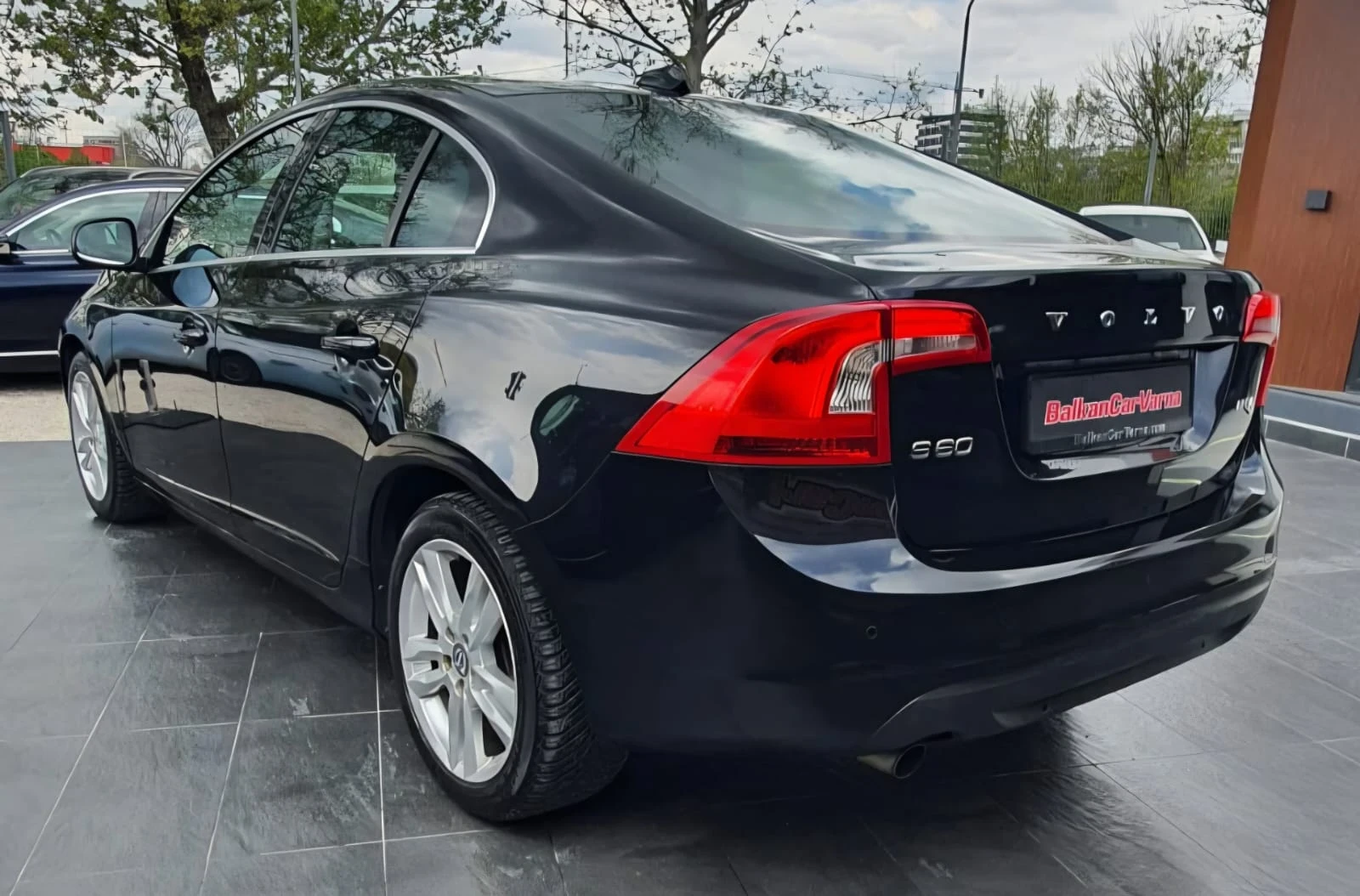 Volvo S60 1.6d DRIVe SUMMUM, снимка 4 - Автомобили и джипове - 54392430