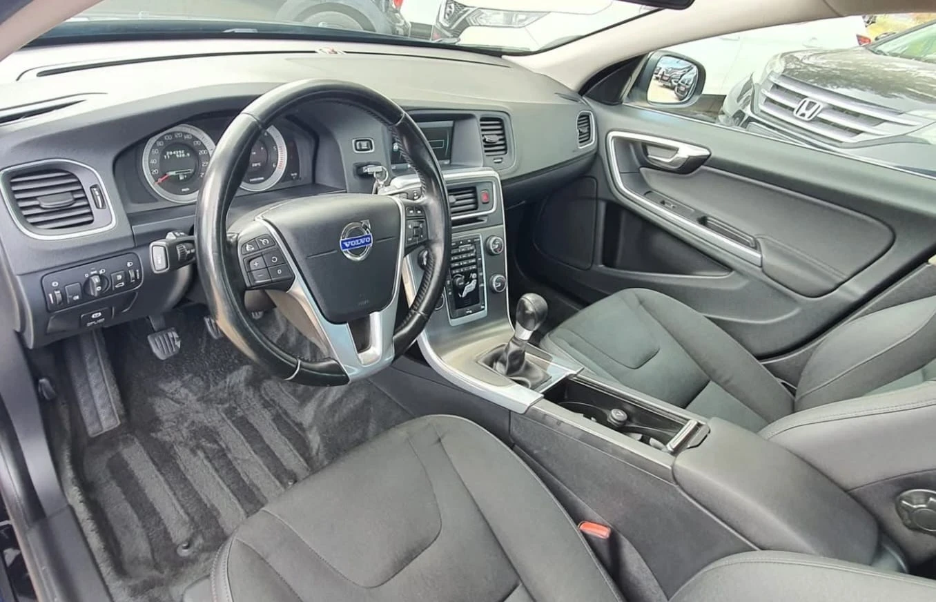 Volvo S60 1.6d DRIVe SUMMUM, снимка 10 - Автомобили и джипове - 54392430