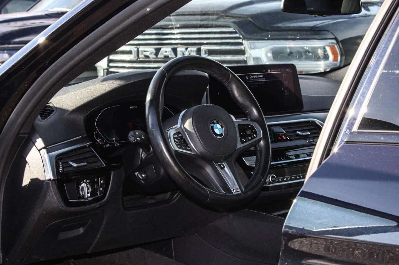 BMW 530 * M Sport | Gps| BkpCam| HtdSeats| * CARFAX * ЦЕНА, снимка 17 - Автомобили и джипове - 54805234