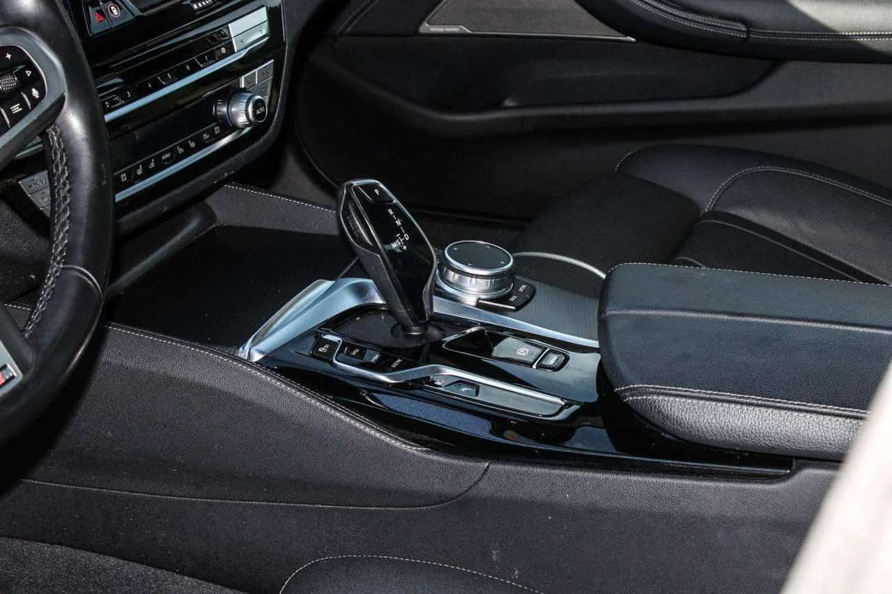 BMW 530 * M Sport | Gps| BkpCam| HtdSeats| * CARFAX * ЦЕНА, снимка 16 - Автомобили и джипове - 54805234