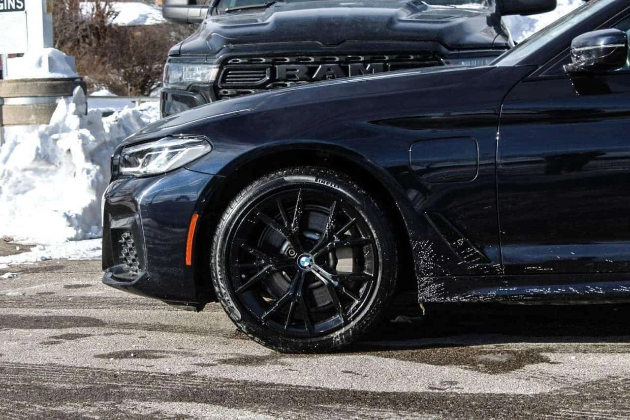 BMW 530 * M Sport | Gps| BkpCam| HtdSeats| * CARFAX * ЦЕНА, снимка 9 - Автомобили и джипове - 54805234