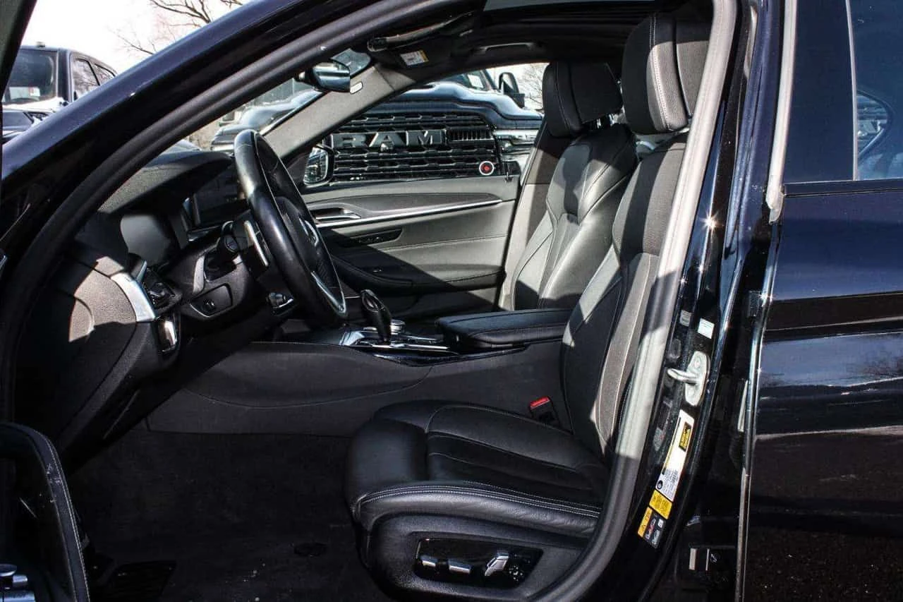 BMW 530 * M Sport | Gps| BkpCam| HtdSeats| * CARFAX * ЦЕНА, снимка 14 - Автомобили и джипове - 54805234