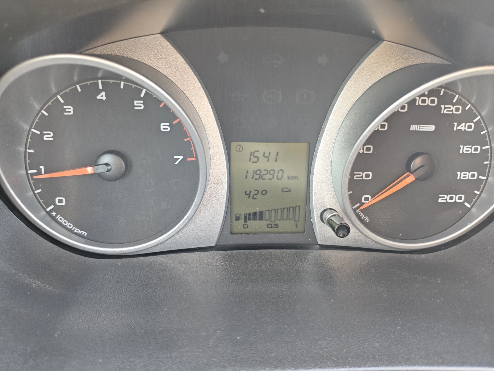 Lada Granta 1.6 16V/ Климатроник/ Газ/ Обслужена, снимка 12 - Автомобили и джипове - 54893994