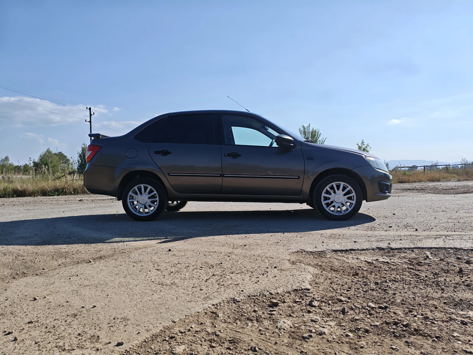 Lada Granta 1.6 16V/ Климатроник/ Газ/ Обслужена, снимка 3 - Автомобили и джипове - 54893994