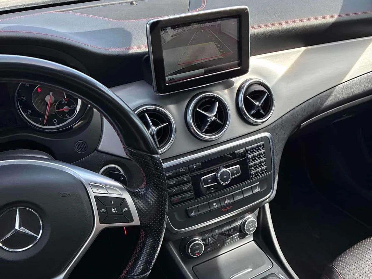 Mercedes-Benz CLA 45 AMG * CARFAX * ОПЦИЯ ЗА ФИНАНСИРАНЕ, снимка 9 - Автомобили и джипове - 54987594