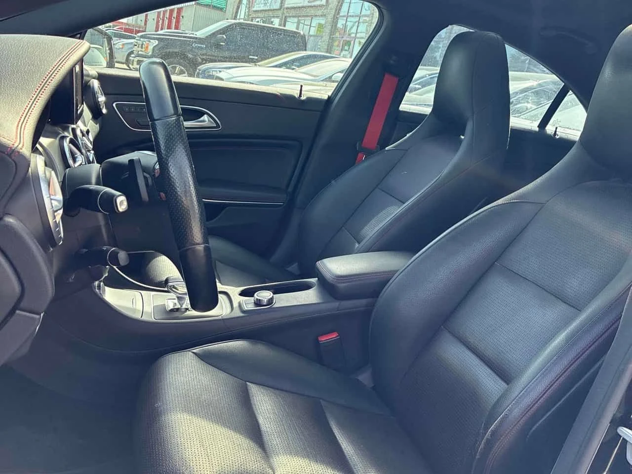 Mercedes-Benz CLA 45 AMG * CARFAX * ОПЦИЯ ЗА ФИНАНСИРАНЕ, снимка 13 - Автомобили и джипове - 54987594