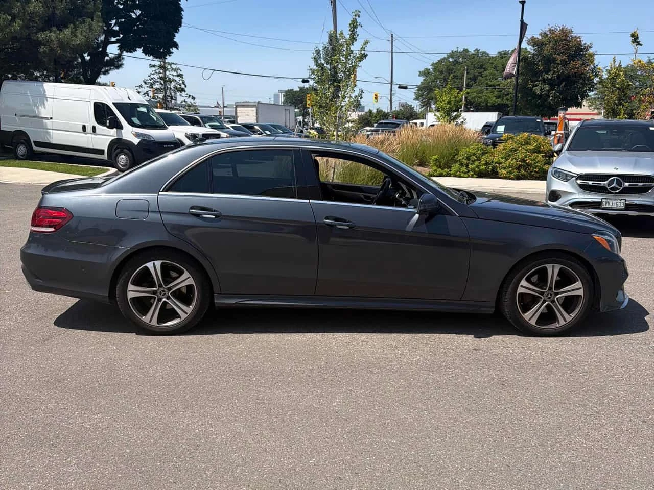 Mercedes-Benz E 250 BlueTEC | CARFAX | АВТОКРЕДИТ БЕЗ ПЪРВОНАЧАЛНА , снимка 4 - Автомобили и джипове - 55420023