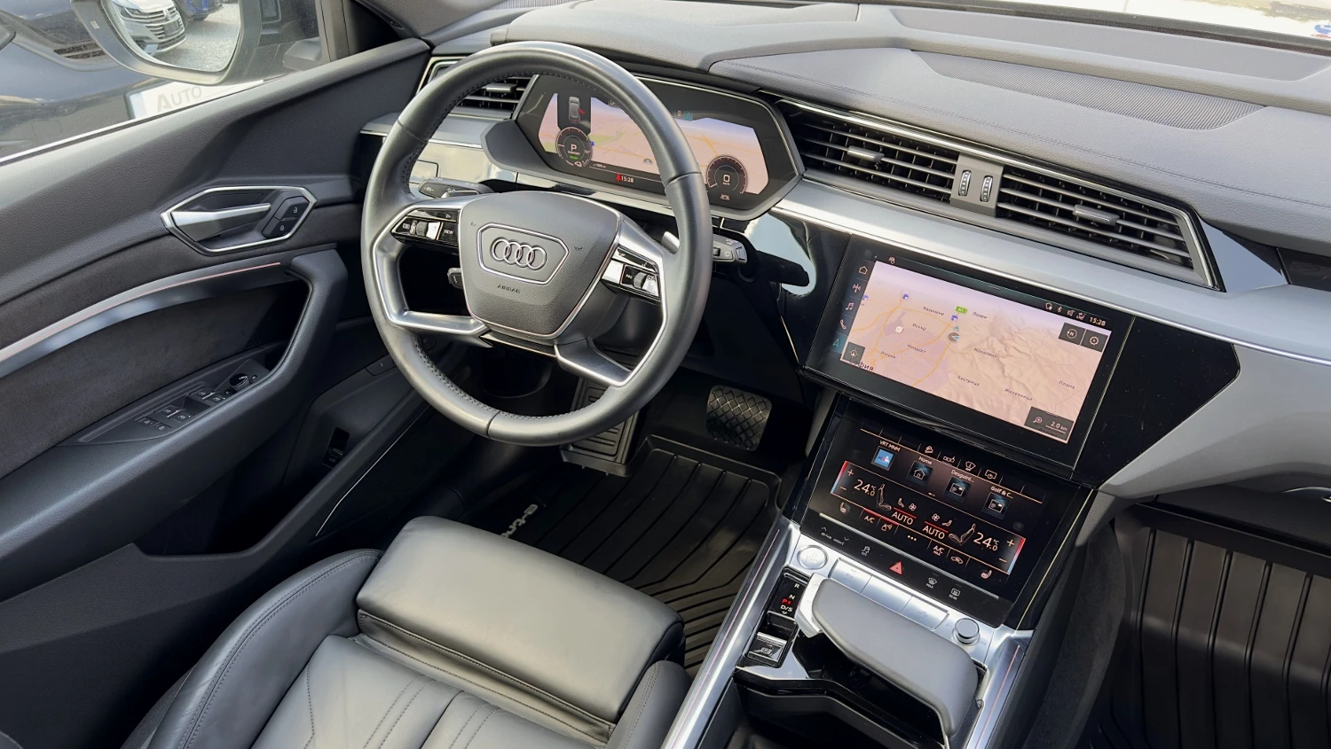 Audi E-Tron 55 ГАРАНЦИЯ! Distronic Head-up Keyless Cam360 B&O , снимка 8 - Автомобили и джипове - 55878424