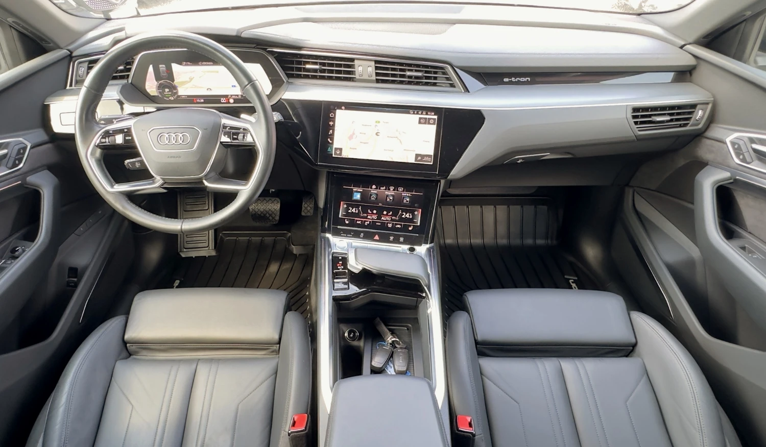 Audi E-Tron 55 ГАРАНЦИЯ! Distronic Head-up Keyless Cam360 B&O , снимка 7 - Автомобили и джипове - 55878424