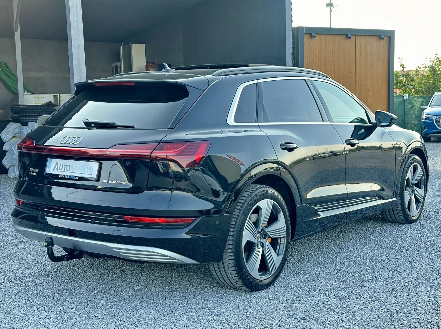 Audi E-Tron 55 ГАРАНЦИЯ! Distronic Head-up Keyless Cam360 B&O , снимка 4 - Автомобили и джипове - 55878424
