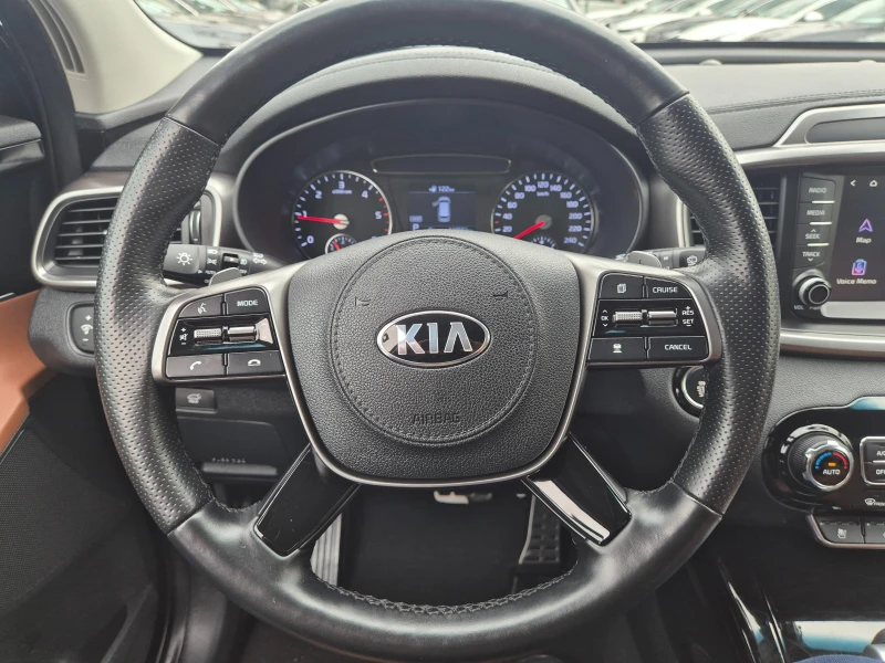 Kia Sorento 2.2 CRDI 4X4, снимка 10 - Автомобили и джипове - 48223452