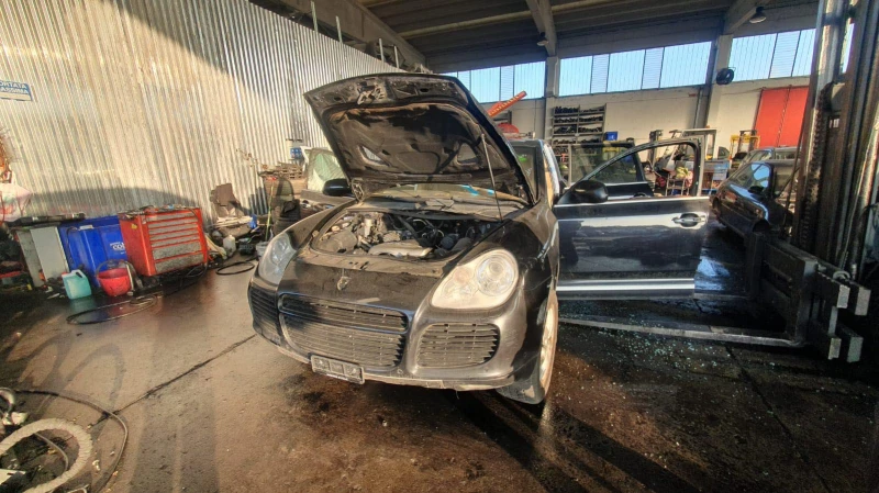 Porsche Cayenne 4.5 Turbo, снимка 4 - Автомобили и джипове - 48247314