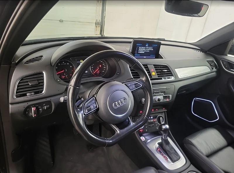 Audi Q3 TECHNIK, снимка 9 - Автомобили и джипове - 52392344
