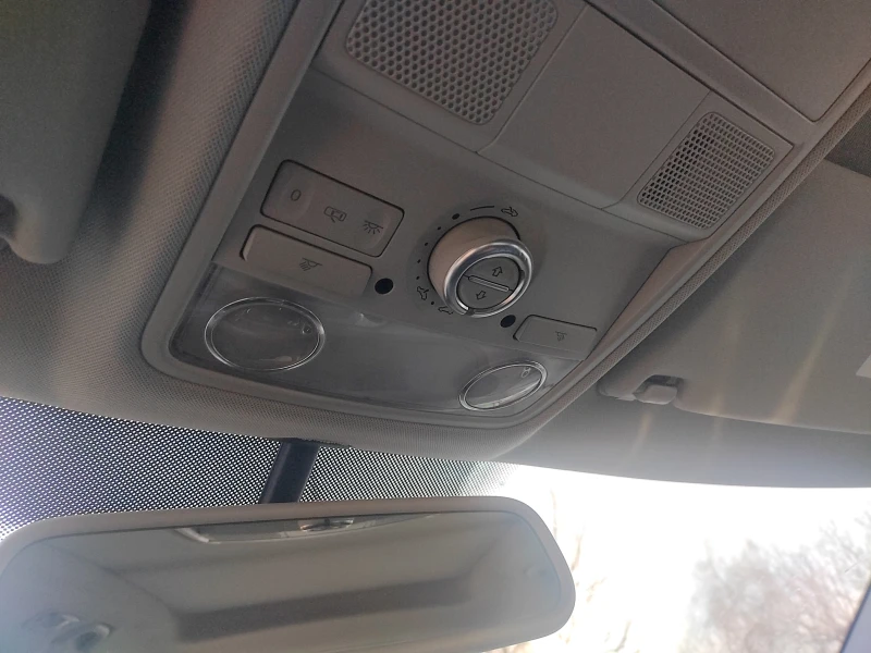 VW Tiguan 2.0 TDI 4Motion (140 000 km), снимка 14 - Автомобили и джипове - 53480211