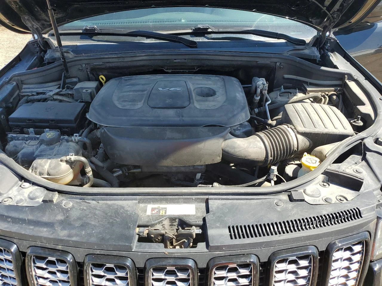 Jeep Grand cherokee 3.6l Laredo, снимка 12 - Автомобили и джипове - 55802596