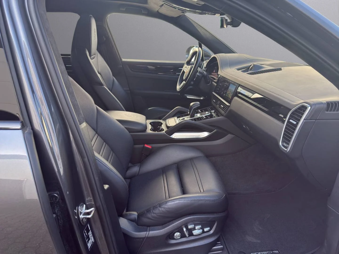 Porsche Cayenne TURBO S/E-HYBRID/680HP/COUPE/360/PANO/ACC/858z, снимка 14 - Автомобили и джипове - 55938512