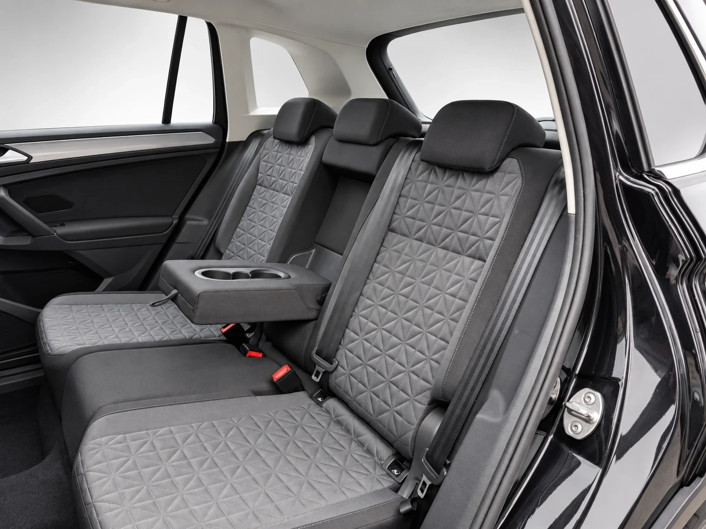 VW Tiguan 2.0 TDI 150 к.с. DSG  2023 ПАНОРАМА, снимка 10 - Автомобили и джипове - 56229386