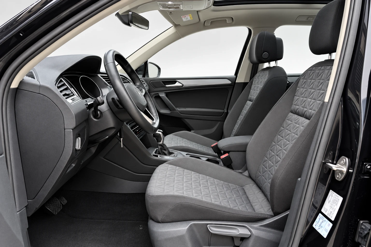 VW Tiguan 2.0 TDI 150 к.с. DSG  2023 ПАНОРАМА, снимка 7 - Автомобили и джипове - 56229386