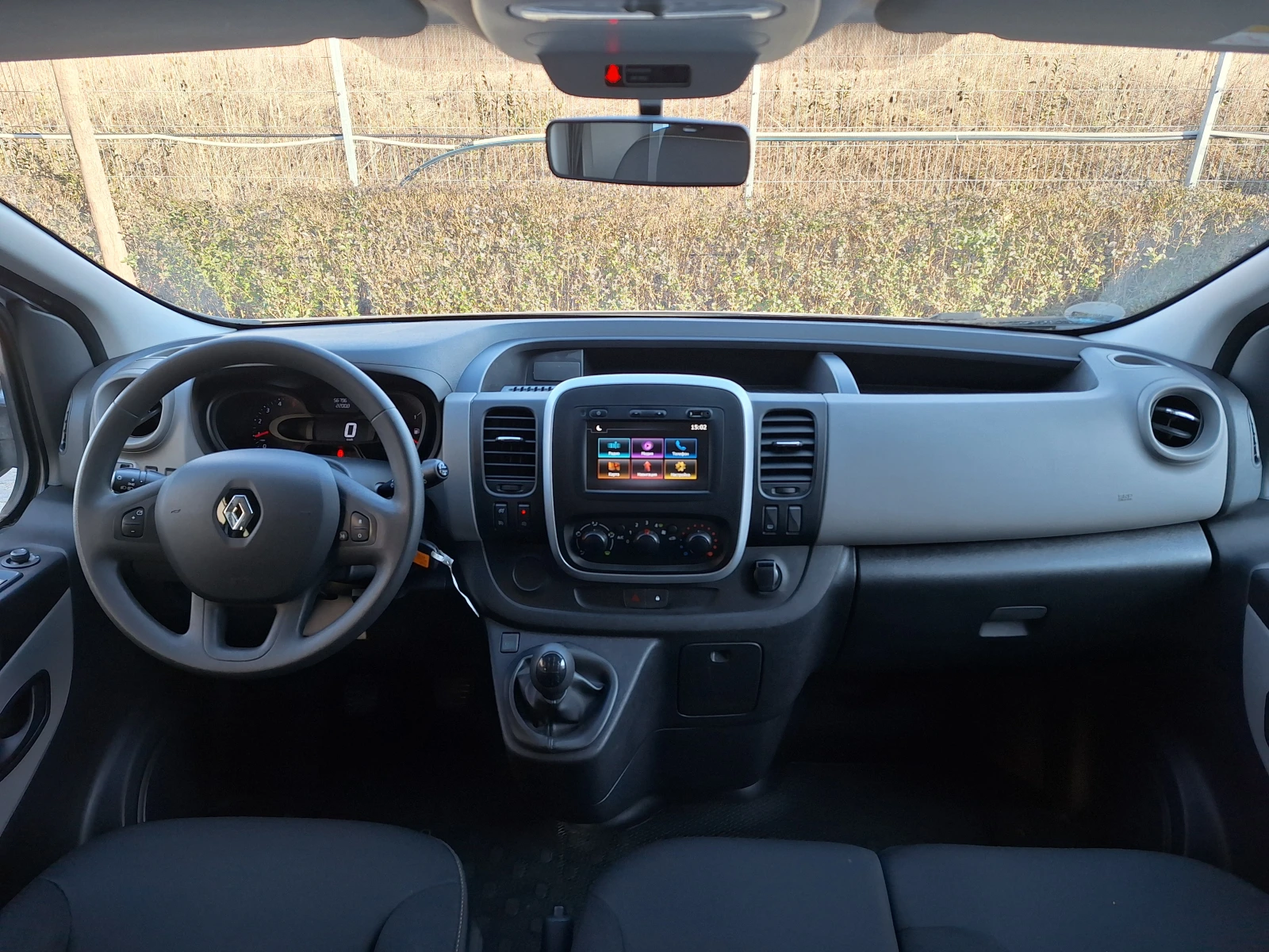 Renault Trafic 1.6dCi 120к.с. 8+ 1м. - изображение 8