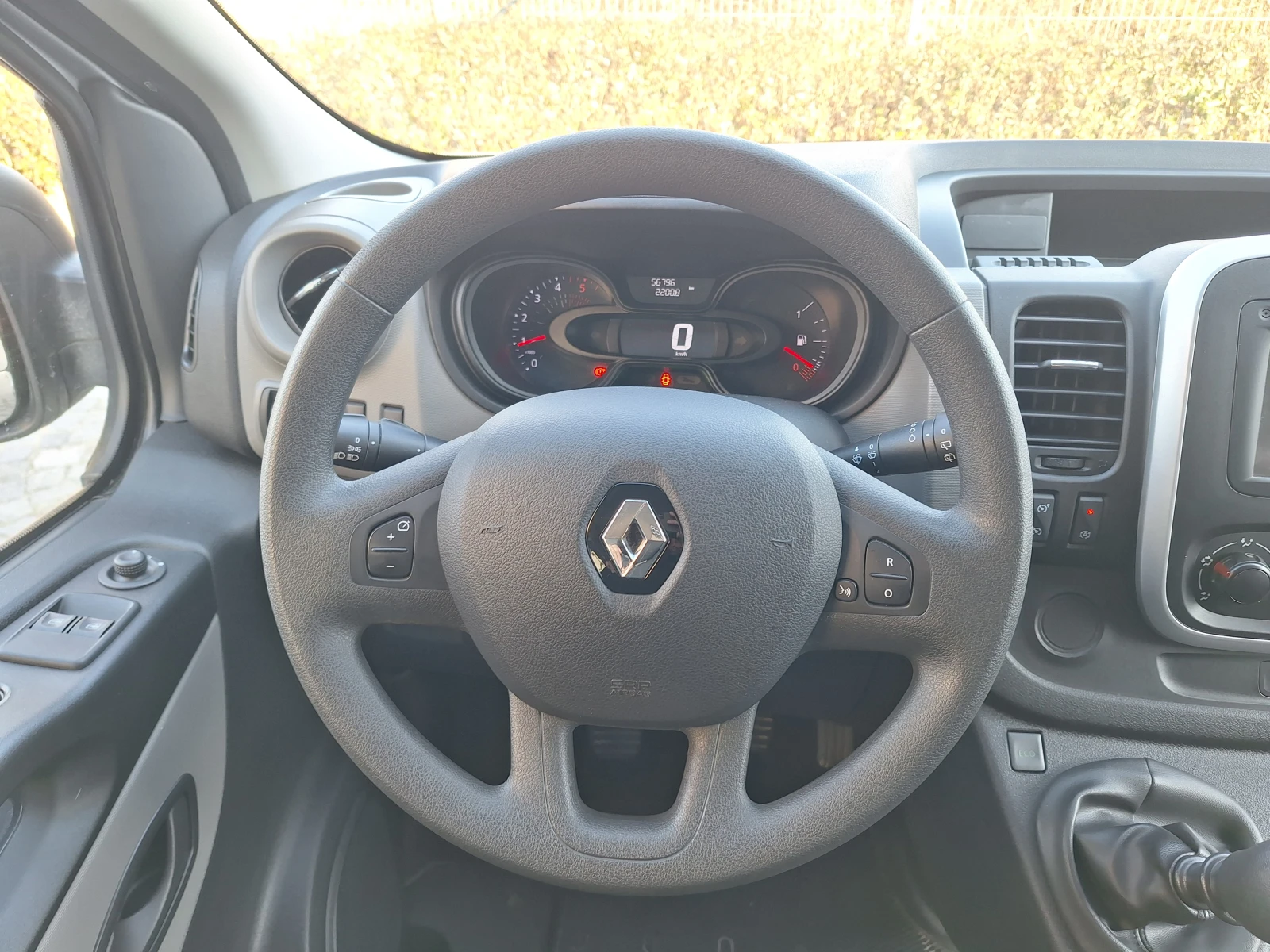 Renault Trafic 1.6dCi 120к.с. 8+ 1м. - изображение 9