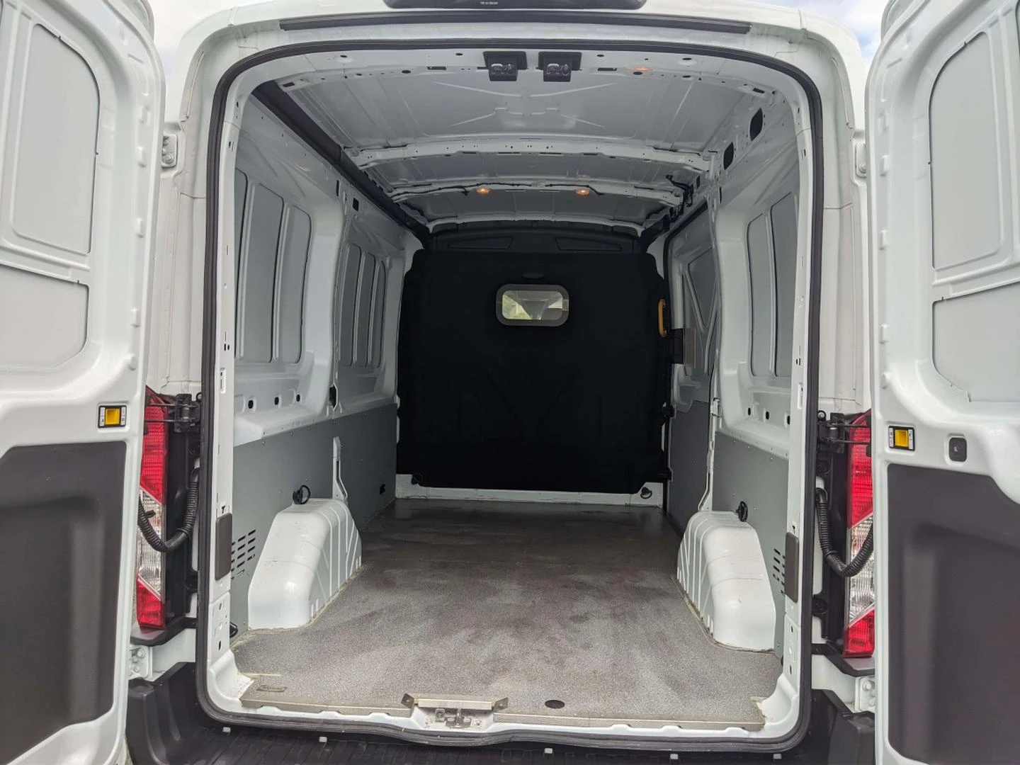 Ford Transit 2.0L EcoBlue - изображение 8