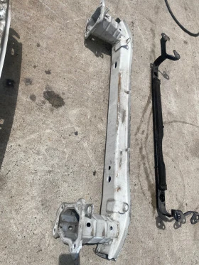 Греда под предна броня за Volvo v50 2010 г., снимка 3