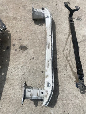 Греда под предна броня за Volvo v50 2010 г., снимка 2