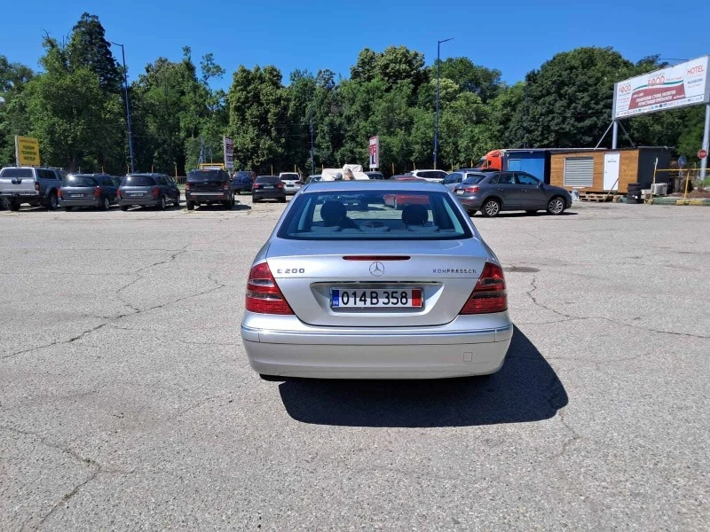 Mercedes-Benz E 200 2.0 kompressor, снимка 3 - Автомобили и джипове - 47227590