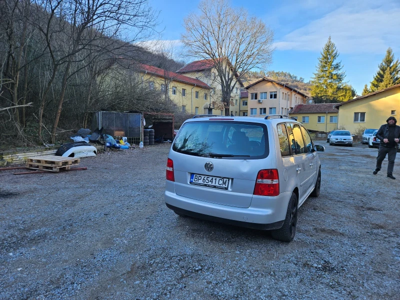 VW Touran 20 тди автоматик, снимка 4 - Автомобили и джипове - 48604945