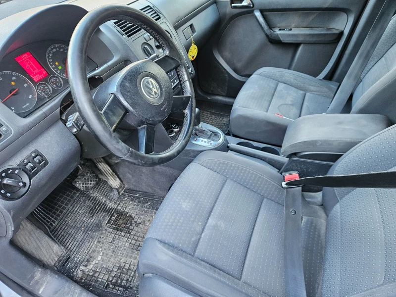 VW Touran 20 тди автоматик, снимка 10 - Автомобили и джипове - 48604945