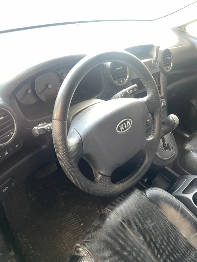 Kia Carens 2.0I, снимка 8 - Автомобили и джипове - 49028473