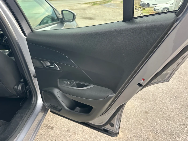 Peugeot 2008 1.5 HDI, снимка 5 - Автомобили и джипове - 52187386