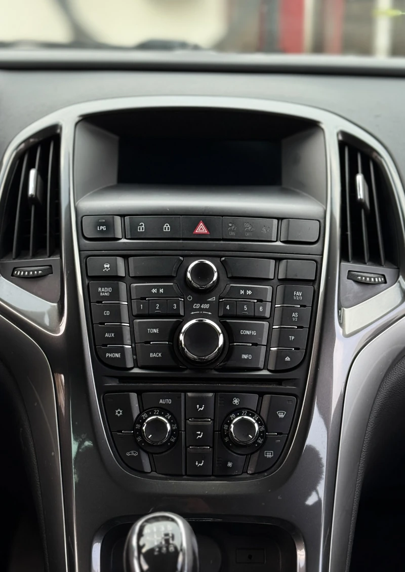 Opel Astra LPG 1.4 Turbo, снимка 10 - Автомобили и джипове - 52877571